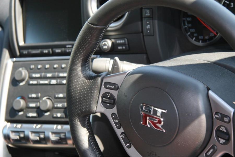  Nissan GT-R 2008 года  (фото 21 из 71)